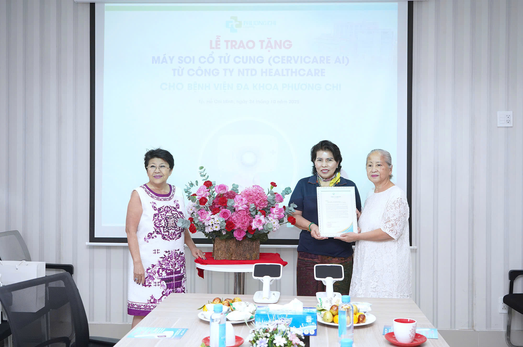 LỄ TRAO TẶNG MÁY SOI CỔ TỬ CUNG (CERVICARE AI) TẠI TẠI BVĐK PHƯƠNG CHI – HỢP TÁC VÌ SỨC KHỎE PHỤ NỮ VIỆT